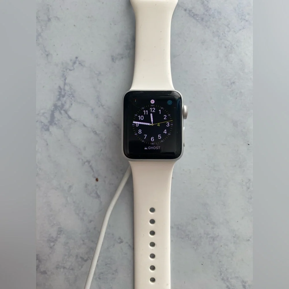 Apple stay top